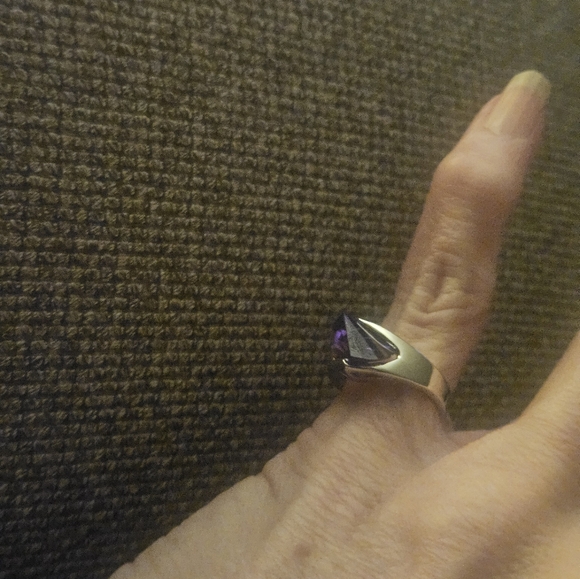UNIQUE VINTAGE STERLING & AMETHYST RING. CHECK OUT CUT OF THE STONE ~STUNNING!♡ - Picture 5 of 6